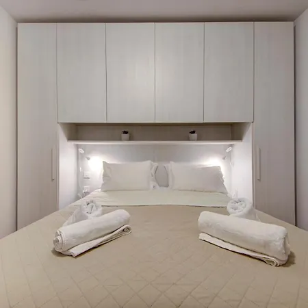 Apartmán Stylish Beachfront 2 Bedroom Near Coast And Dining