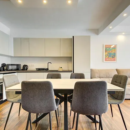 Apartament Stylish Beachfront 2 Bedroom Near Coast And Dining Marsaskala