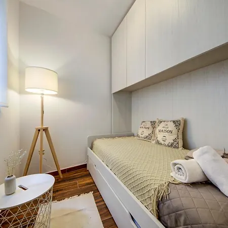 Apartmán Stylish Beachfront 2 Bedroom Near Coast And Dining Marsaskala