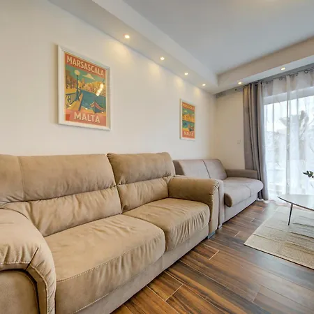 Stylish Beachfront 2 Bedroom Near Coast And Dining Apartmán Marsaskala