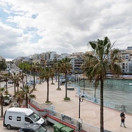 Stylish Beachfront 2 Bedroom Near Coast And Dining * Marsaskala