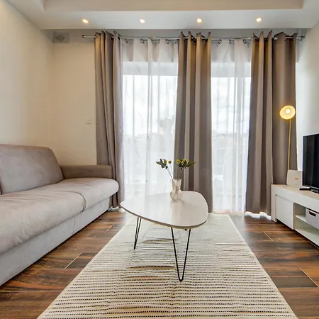 Apartament Stylish Beachfront 2 Bedroom Near Coast And Dining