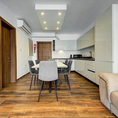 Stylish Beachfront 2 Bedroom Near Coast And Dining * Marsaskala