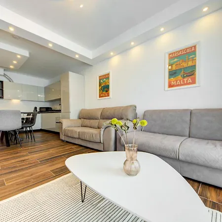 Stylish Beachfront 2 Bedroom Near Coast And Dining Marsaskala