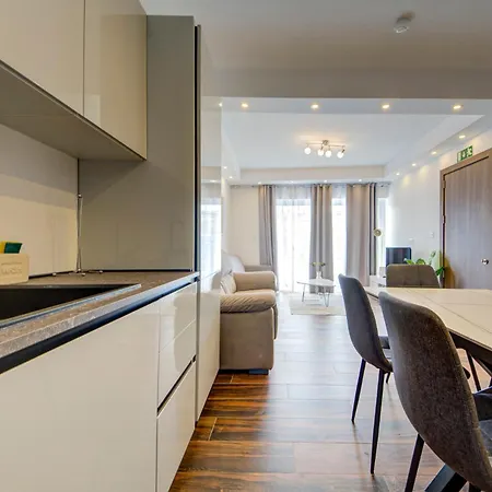 Apartament Stylish Beachfront 2 Bedroom Near Coast And Dining *