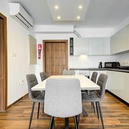 Apartmán Stylish Beachfront 2 Bedroom Near Coast And Dining