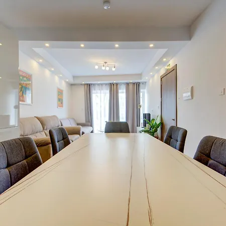Apartament Stylish Beachfront 2 Bedroom Near Coast And Dining *