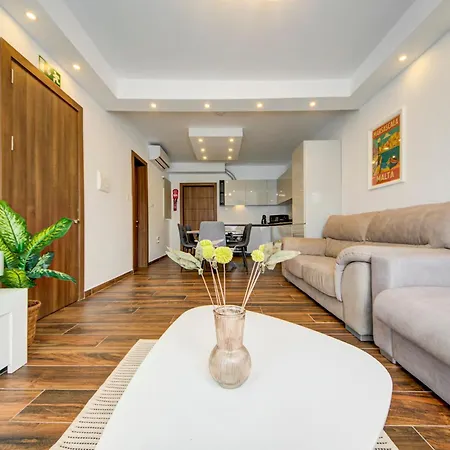 Stylish Beachfront 2 Bedroom Near Coast And Dining
